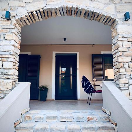 Ferienwohnungen VI La Mare With Heated Pool Zadar Exteriör bild