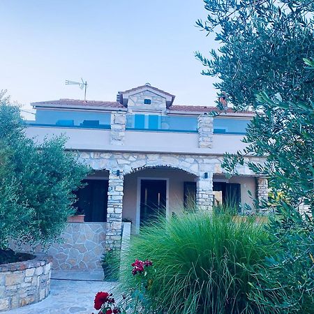 Ferienwohnungen VI La Mare With Heated Pool Zadar Exteriör bild