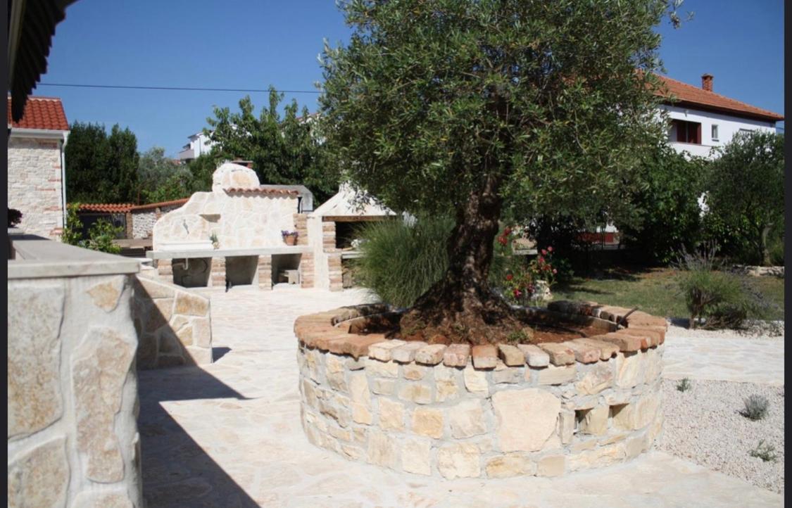 Ferienwohnungen VI La Mare With Heated Pool Zadar Exteriör bild
