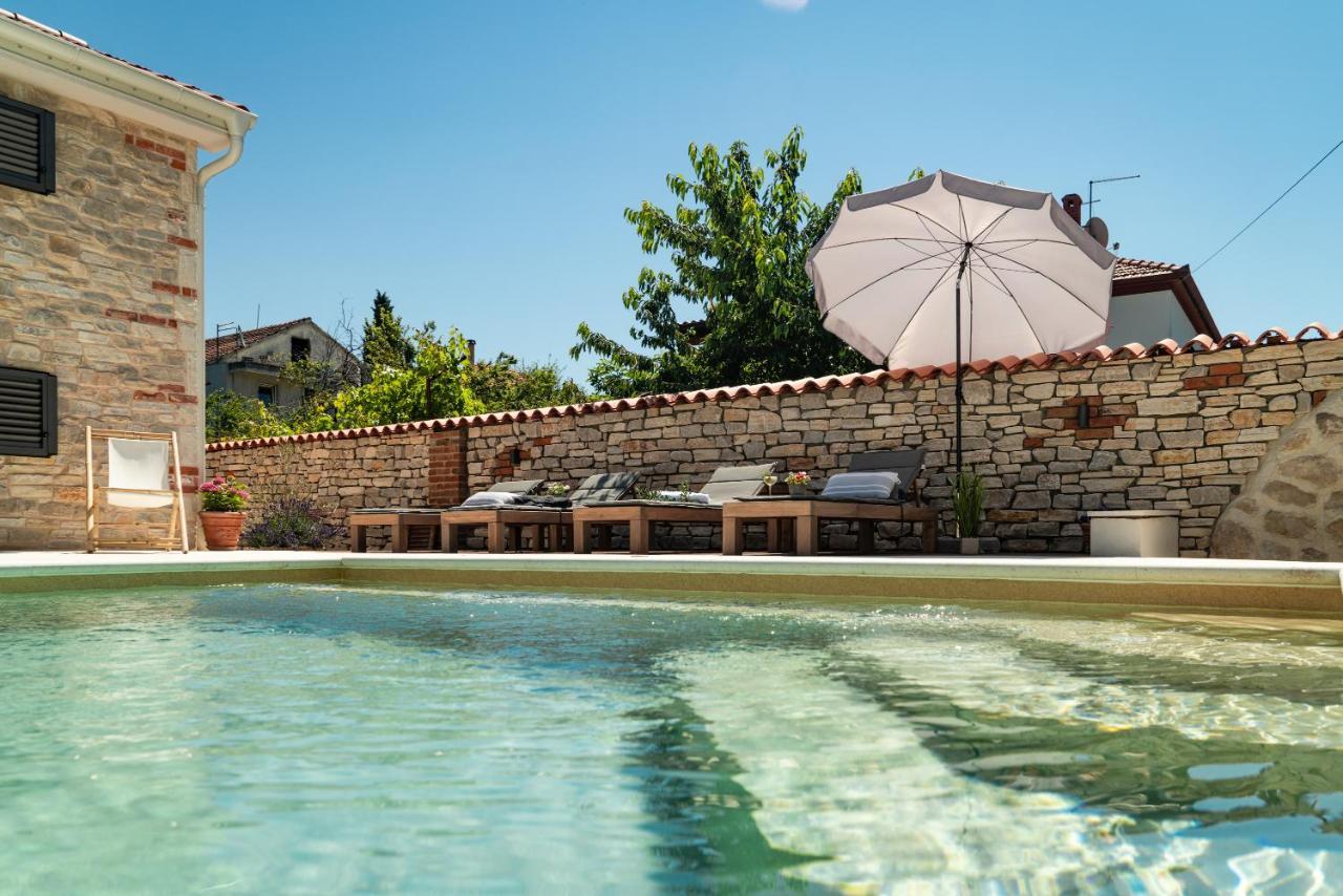 Ferienwohnungen VI La Mare With Heated Pool Zadar Exteriör bild