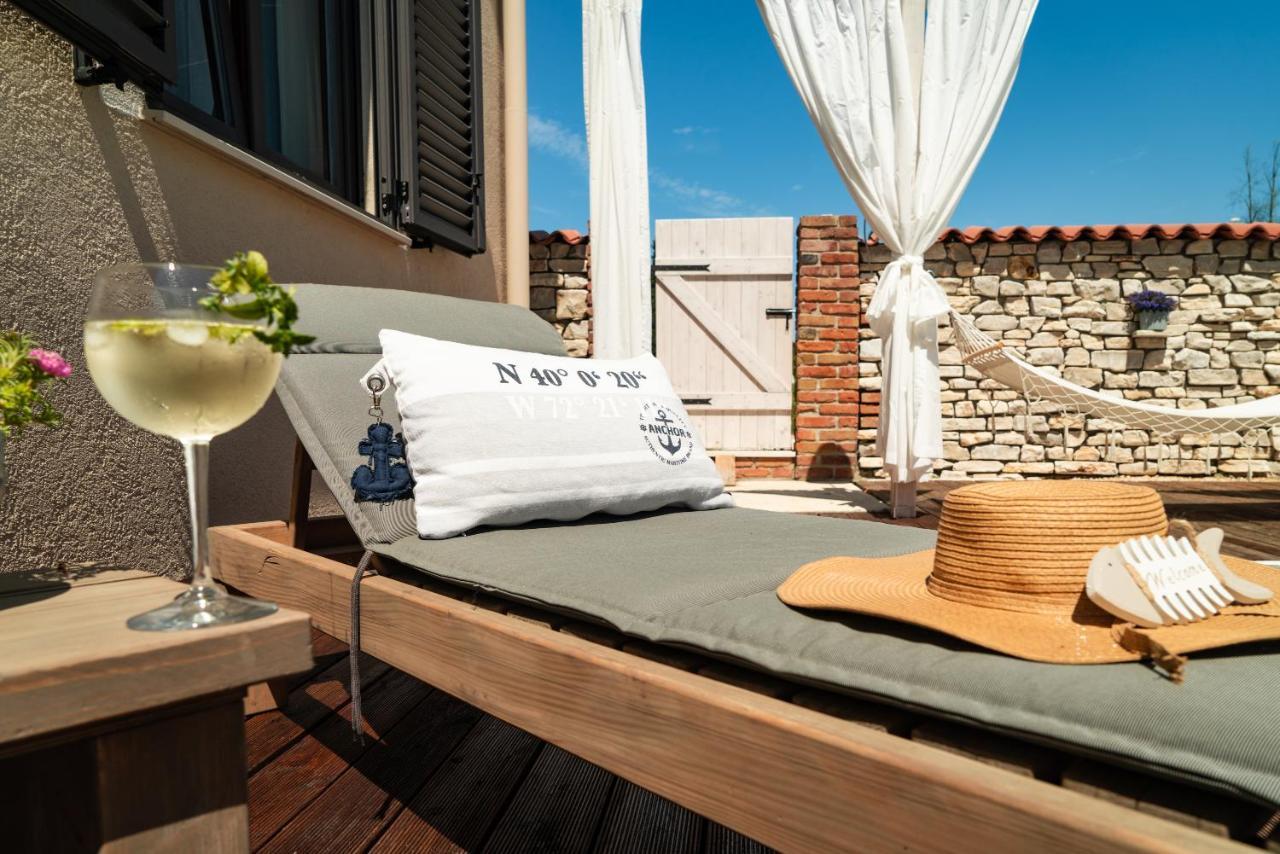 Ferienwohnungen VI La Mare With Heated Pool Zadar Exteriör bild