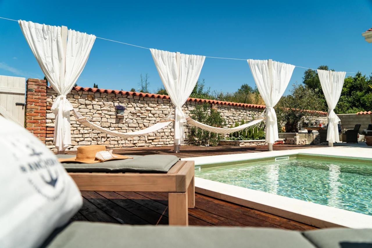 Ferienwohnungen VI La Mare With Heated Pool Zadar Exteriör bild