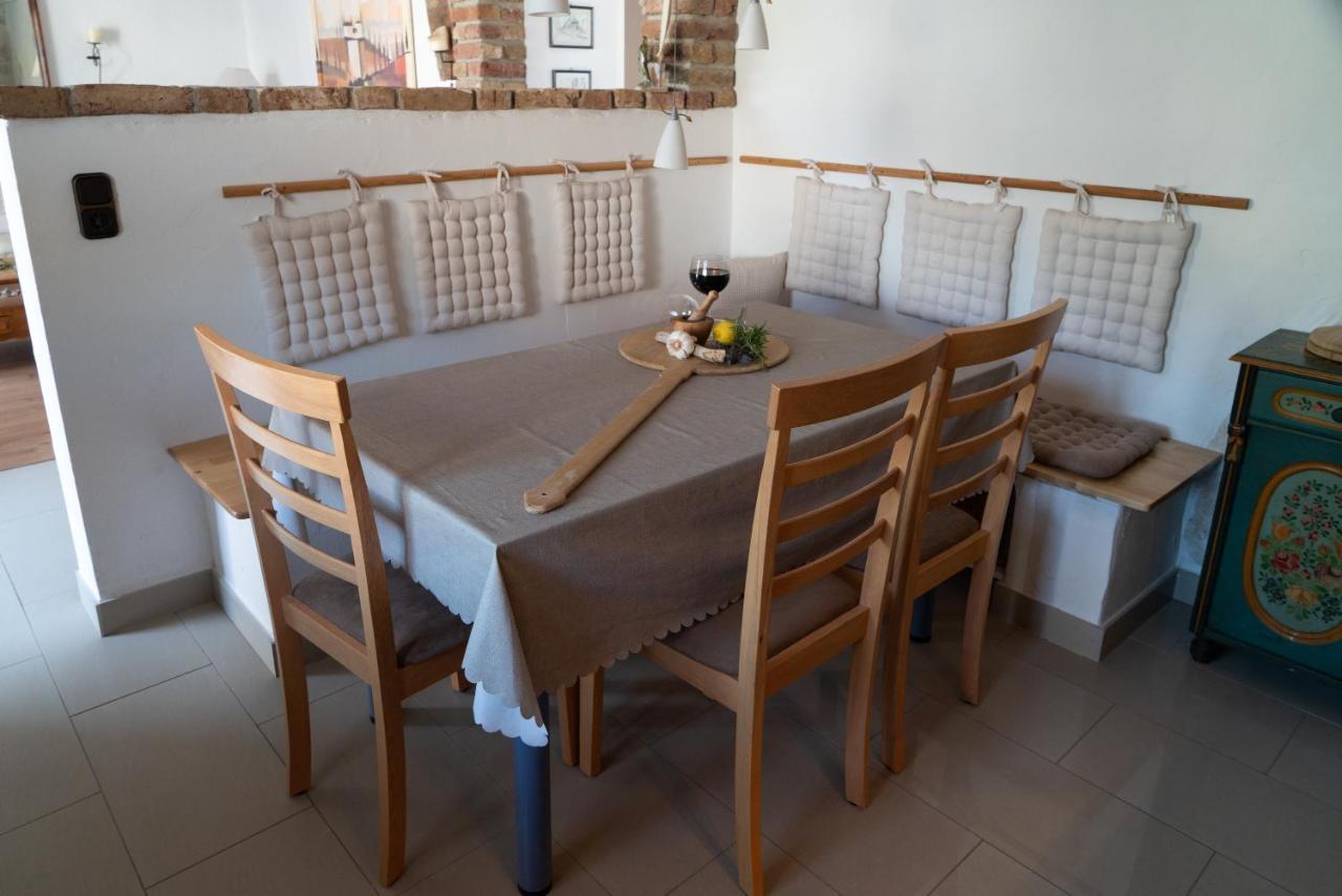 Ferienwohnungen VI La Mare With Heated Pool Zadar Exteriör bild