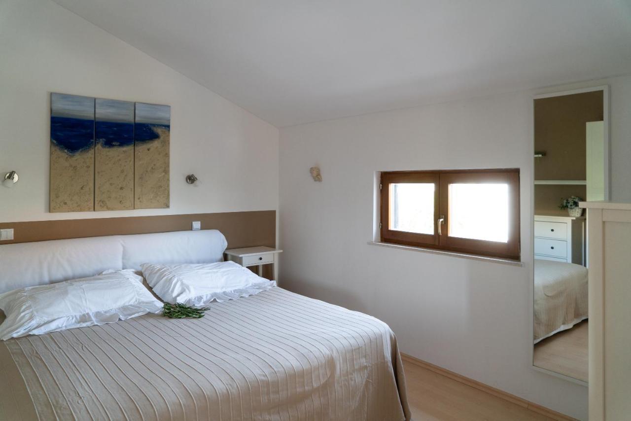 Ferienwohnungen VI La Mare With Heated Pool Zadar Exteriör bild
