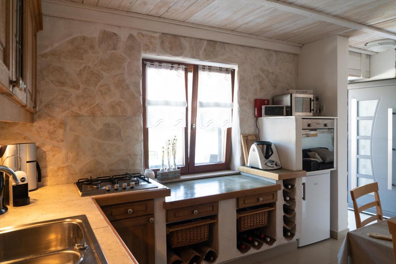 Ferienwohnungen VI La Mare With Heated Pool Zadar Exteriör bild