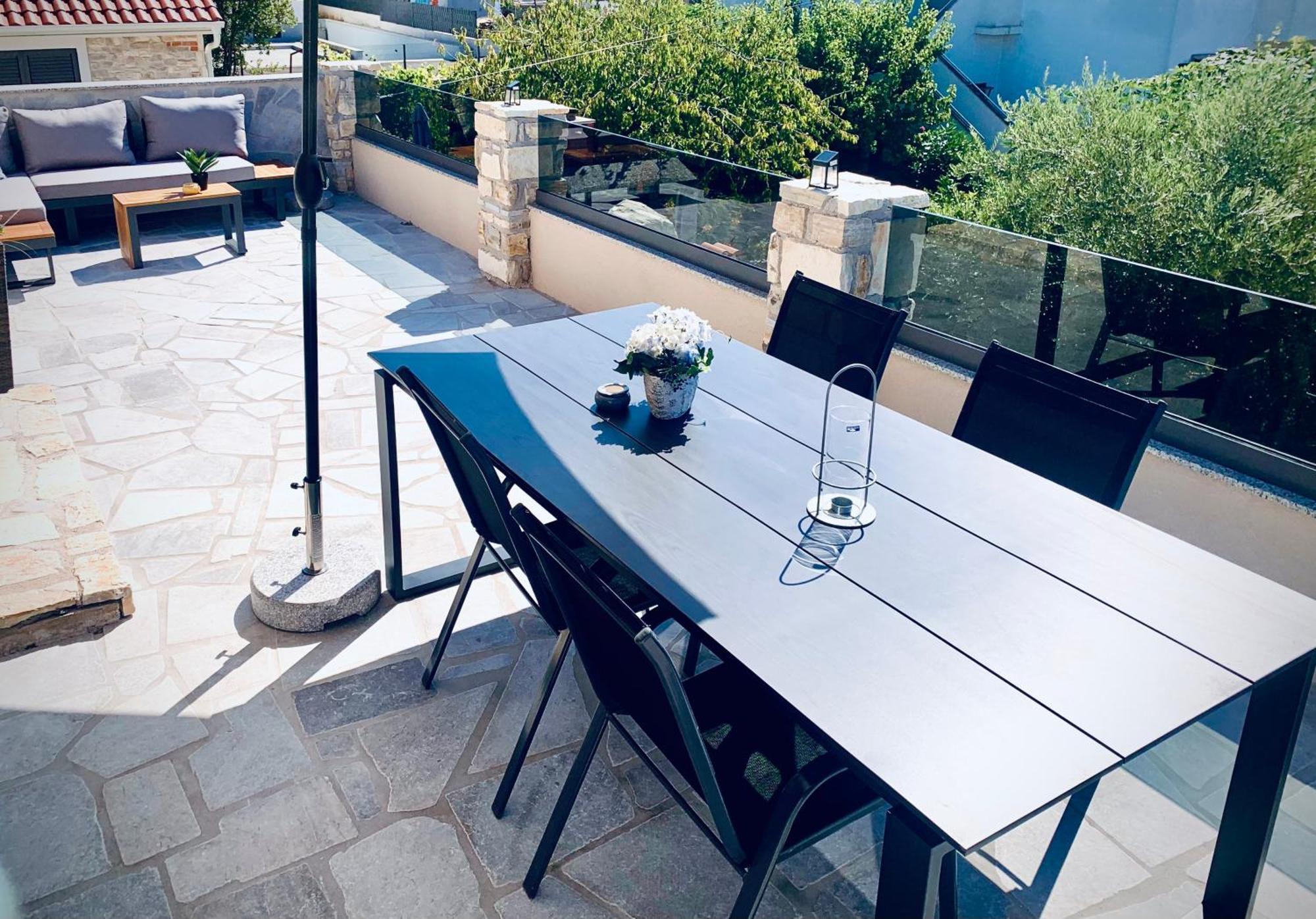 Ferienwohnungen VI La Mare With Heated Pool Zadar Exteriör bild